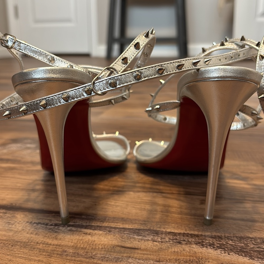 NEW Christian Louboutin bombina silver strappy t-strap spike heels - Picture 4 of 6